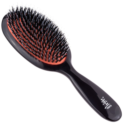 Yento medium brush made of natural boar bristles and nylon