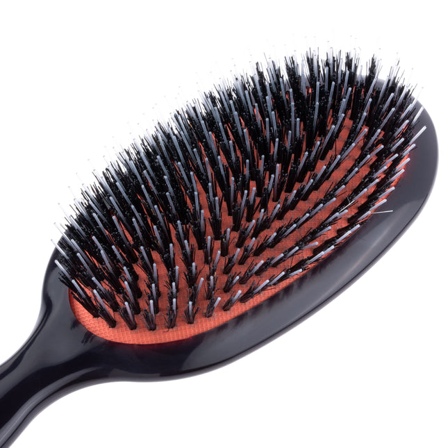 Yento medium brush made of natural boar bristles and nylon